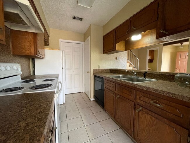 Foto del edificio - 1103 Covey Ln