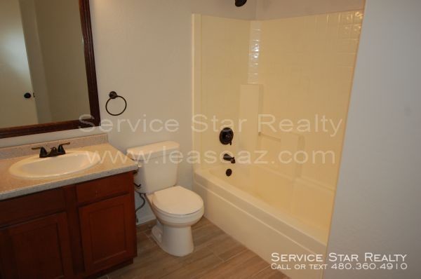 Building Photo - Fully Remodeled In Sheely Farms!