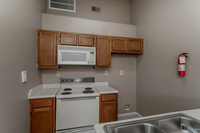 Foto del edificio - 104 Waters Edge Ln