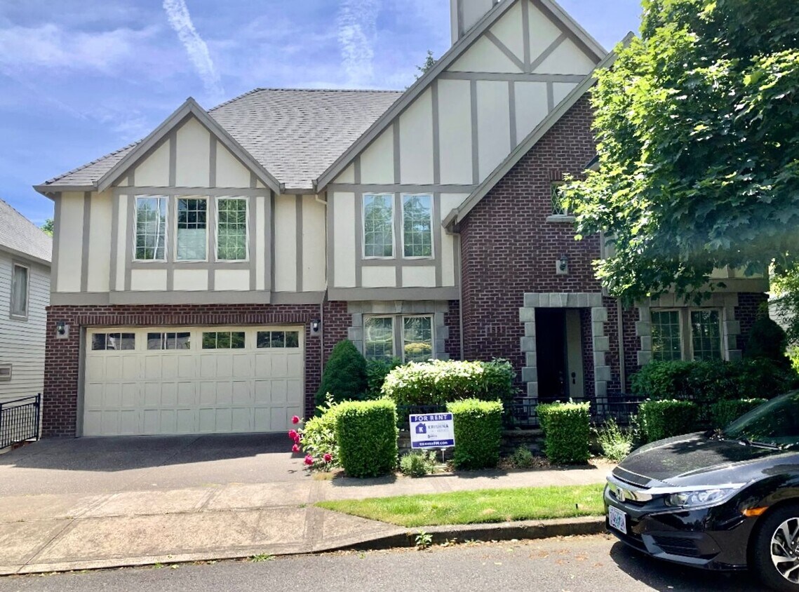 Building Photo - Gorgeous 6 BD* 3 BA* Single Family Home Lo...