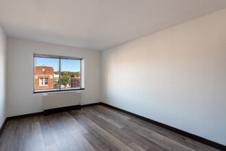 Interior Photo - MODA