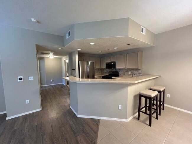 Foto del edificio - Charming Condo | 2 Bed / 2 Bath | Garage |...