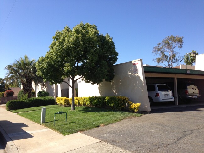 Building Photo - 1536 S Maple St