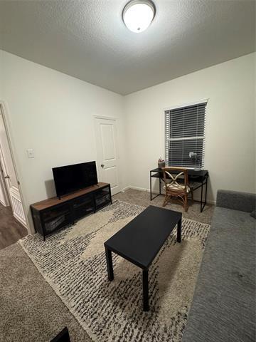 Building Photo - 824 Peach Tree Ln