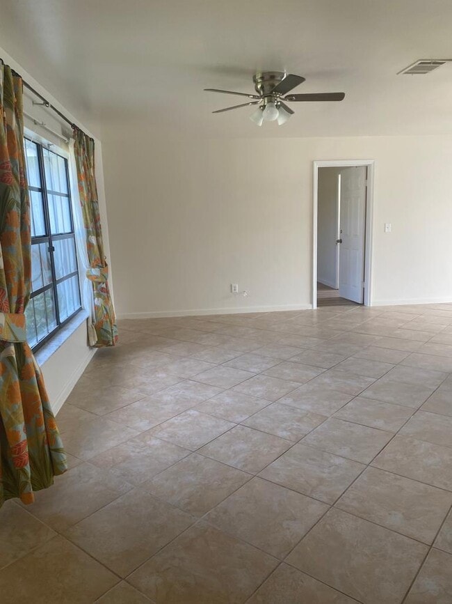 272 SW Fairchild Ave Port Saint Lucie, FL 34984 Alquileres en Port