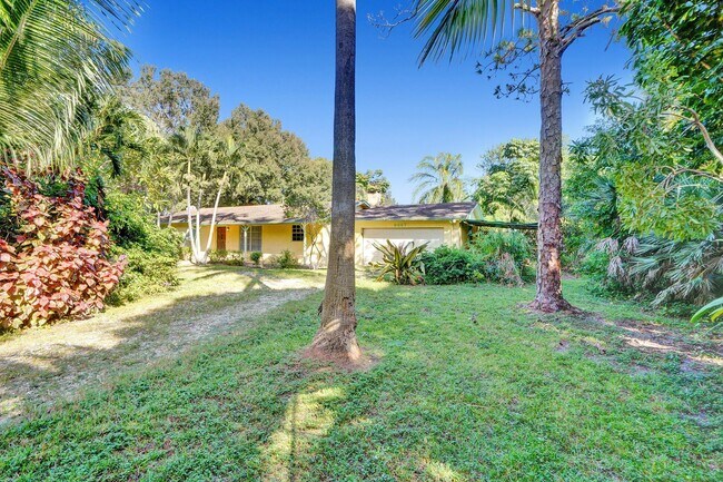 Building Photo - 5647 Sims Rd