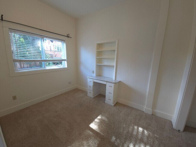 Foto del edificio - Stand alone Home Desirable Hill location