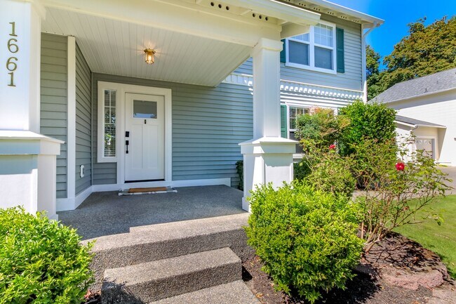Building Photo - Beautiful upgraded 4 bedroom DuPont home with AC and sprinkler system