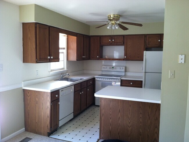 Foto del edificio - 406 Tinker Dr