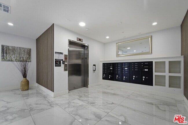 Foto del edificio - 845 S St Andrews Pl