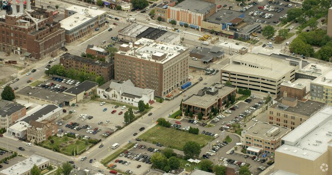 Foto aérea - Strathmore Apartments