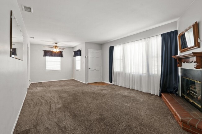 Building Photo - 14876 Dalman St