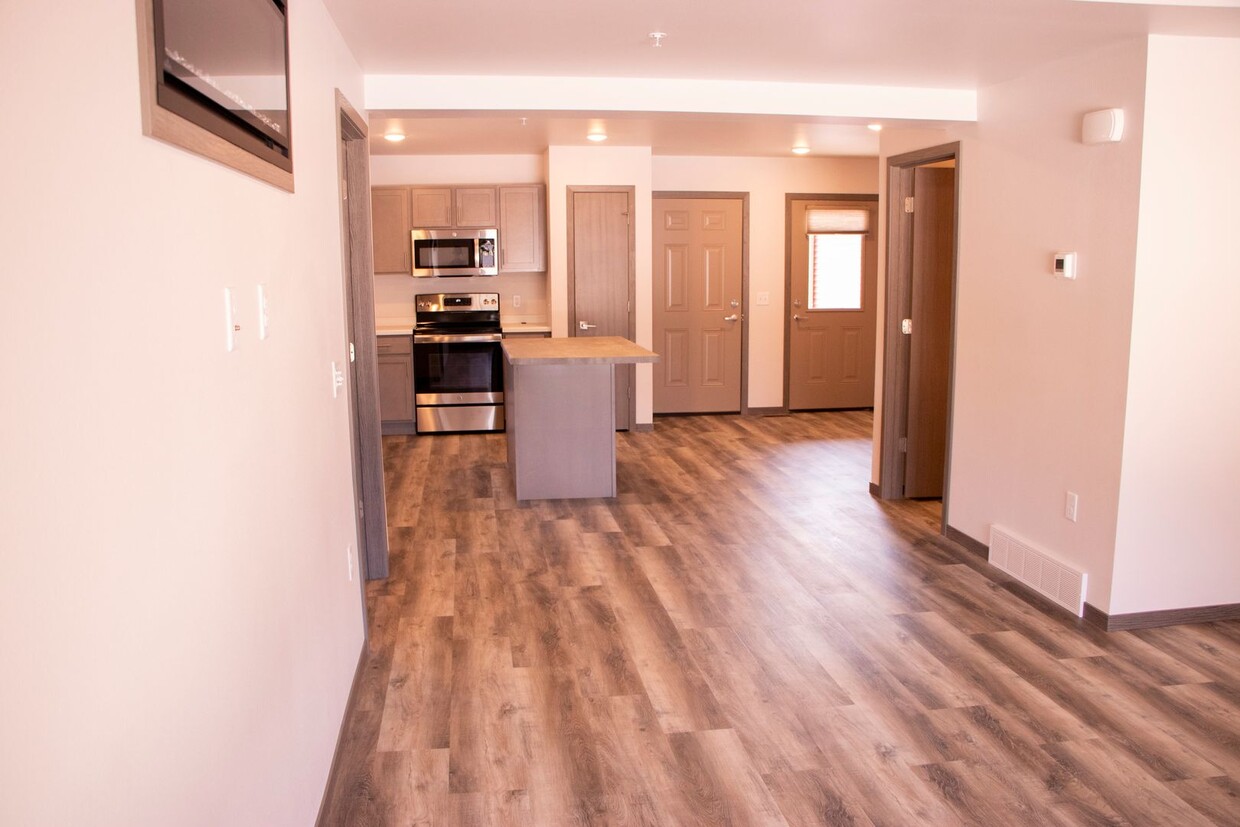 Primary Photo - Pet Friendly 2bed Located on Southside Eau...