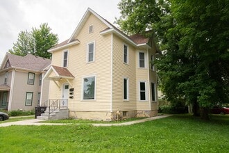 Building Photo - 107 3rd Ave SW