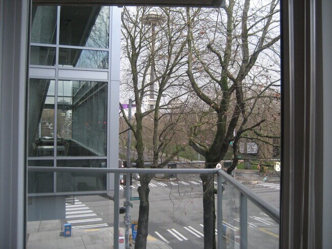 Space Needle desde el balcón - 501 Roy St