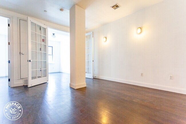 Building Photo - 271 Metropolitan Ave