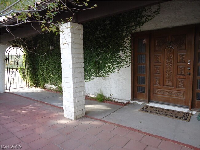 Building Photo - 2313 Cll De Nuevo