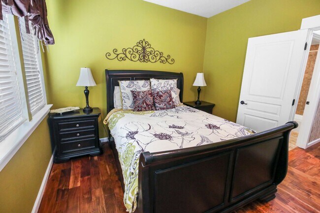 Foto del edificio - Parker Townhome: Luxurious Furnished Townhome, Attached 2 Car Garage, $300 Utility Fee