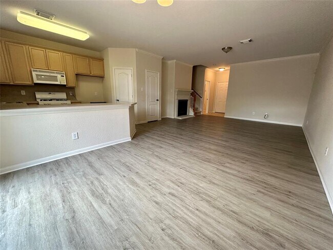 Building Photo - 16108 Limestone Lake Dr