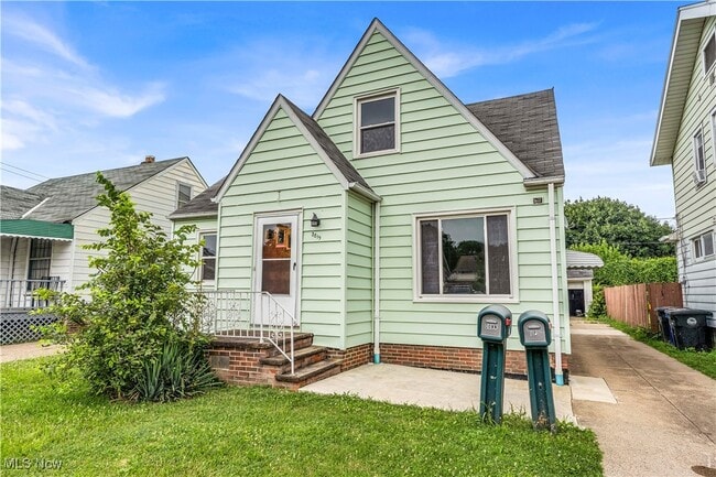 Building Photo - 3819 W 137th St