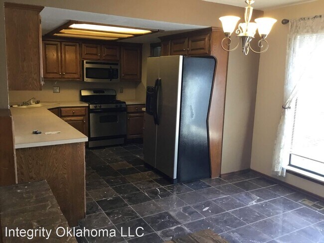 Building Photo - 3 br, 2 bath House - 9909 Railroad