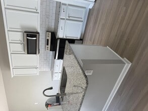 Building Photo - 185 Hampstead Blvd