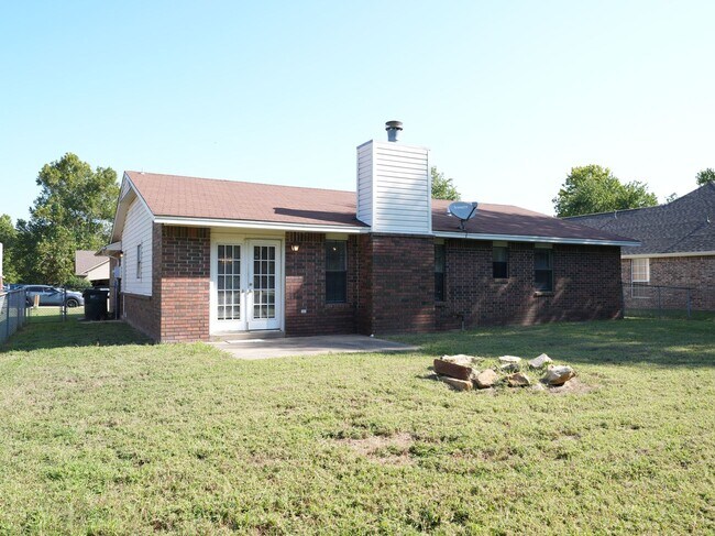 Foto del edificio - 3 Bedroom Sapulpa Home, Ready For Immediat...