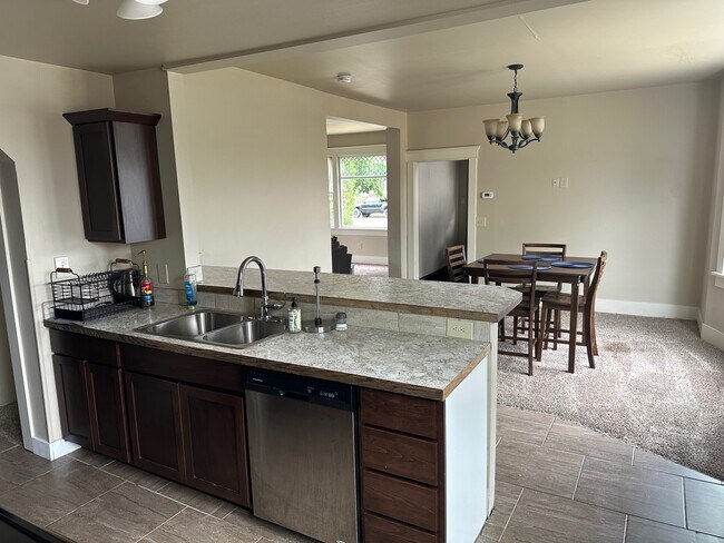 Foto del edificio - 518 E Augusta Ave