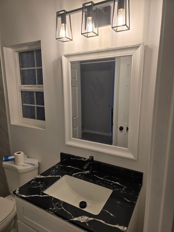 Foto del edificio - 18355 Courtney Ct