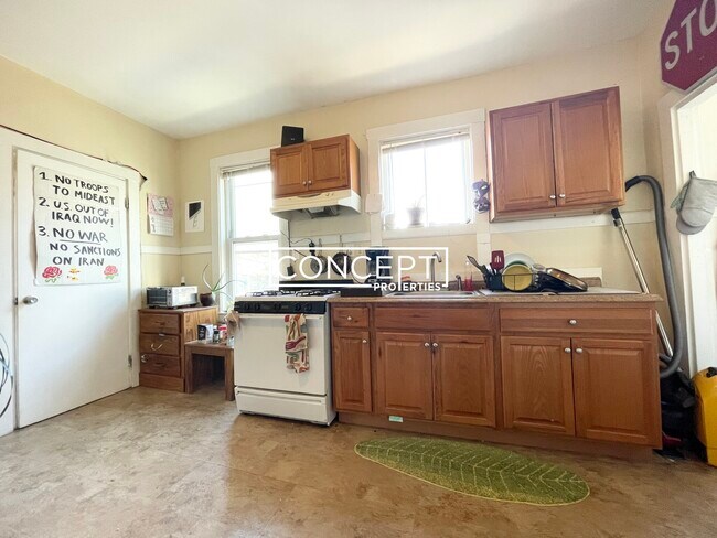 Building Photo - 10 Wensley St