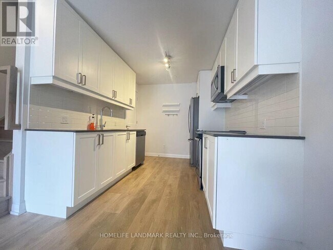 Photo du bâtiment - 1060 Portage Pkwy