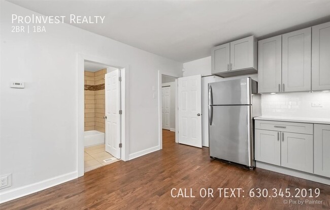 Building Photo - Spacious & Updated 2-Bedroom/1-Bath with I...