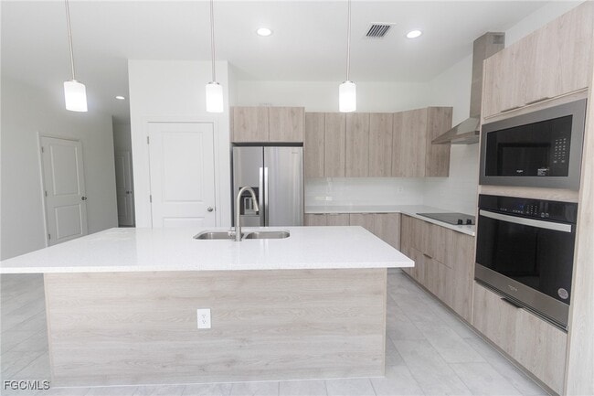 Building Photo - 1032 N Hilton Cir