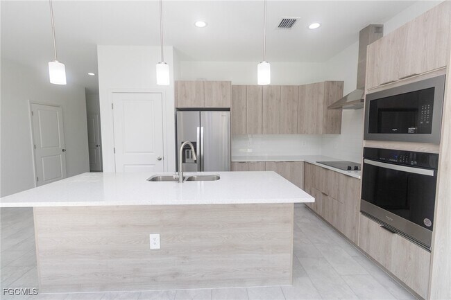 Foto del edificio - 1032 N Hilton Cir