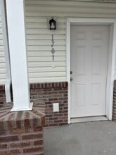 Building Photo - 2015 Lawrence Ln