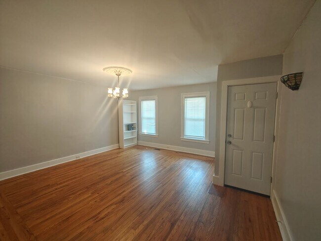 Building Photo - 213 Willow St