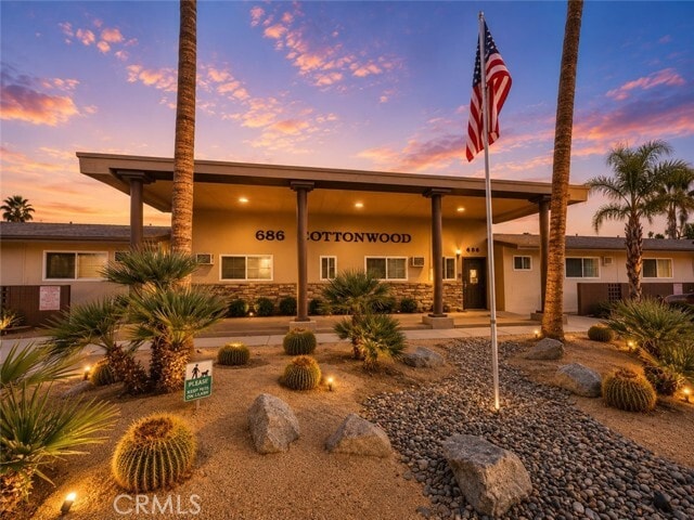 Building Photo - 685 E Vista Chino