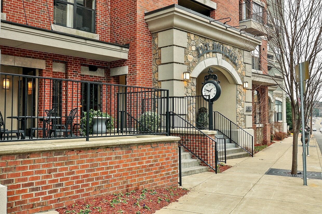Primary Photo - 1803 Broadway