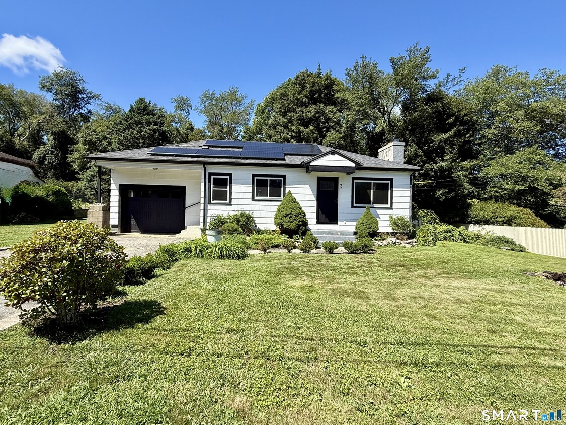 Photo - 3 Pepperidge Dr (Waterford, CT)