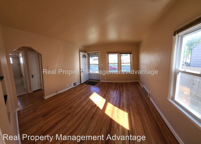 Building Photo - 2 br, 1 bath House - 7580 Wood Ave.
