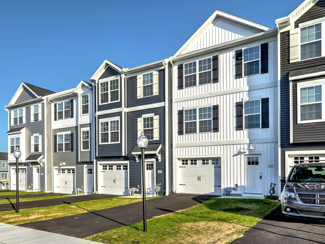 Foto principal - Legends Townhomes