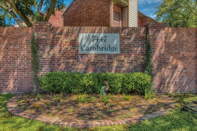 Foto del edificio - 7447 Cambridge St