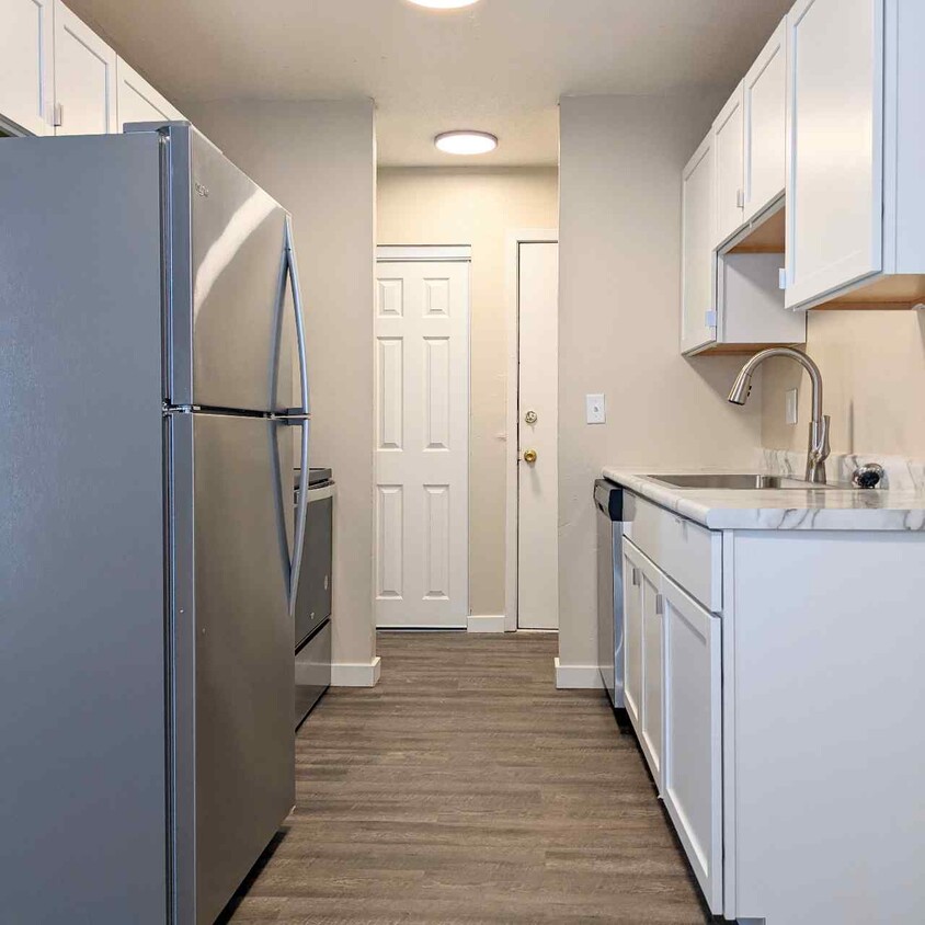 Foto principal - 8050 Central Ave NE