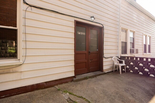 Building Photo - 2040 Brownsville Rd