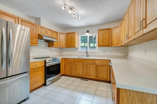 Building Photo - 504 Cedar Orchard Dr W