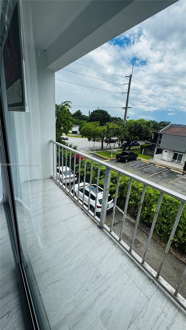 Foto del edificio - 2385 NW 11th St