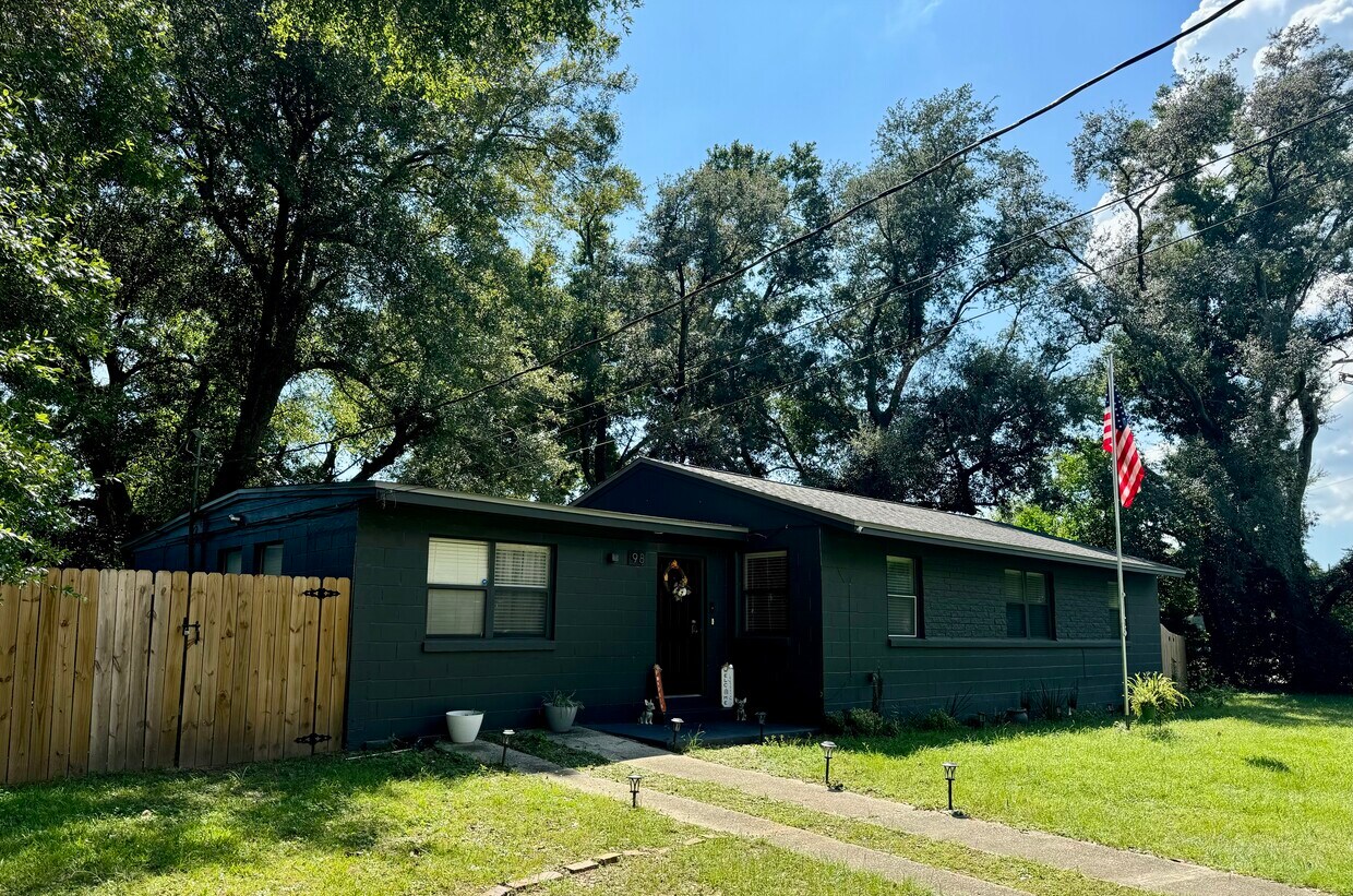 98 S Garfield Dr, Pensacola, FL 32505 House Rental in Pensacola, FL