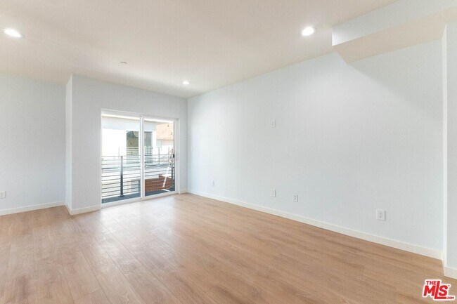 Foto del edificio - 756 N Ridgewood Pl