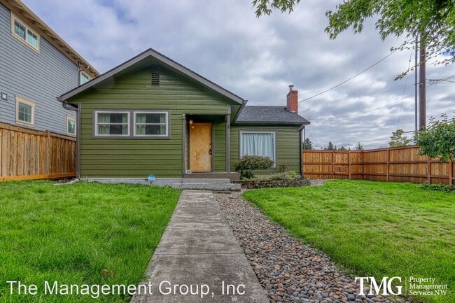 Building Photo - 3 br, 1.5 bath House - 2711 Washington Street