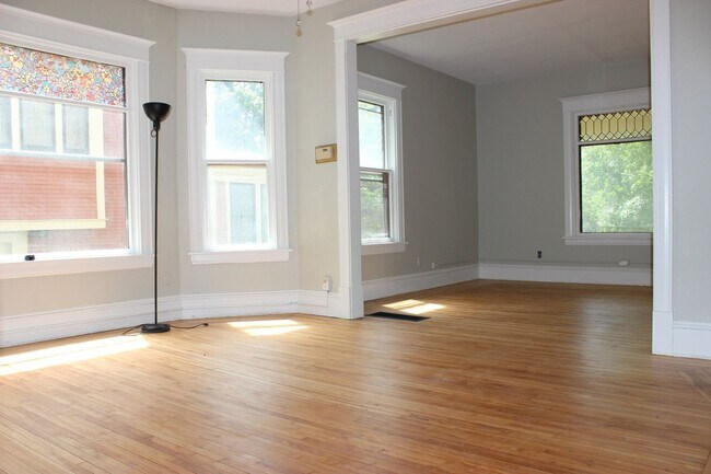 Building Photo - 2723 Taylor St NE